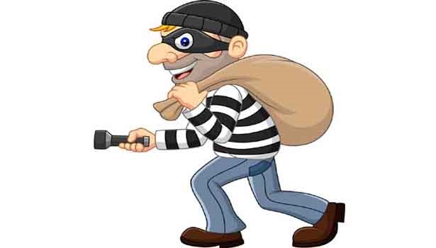 கிணத்துக்கடவு அருகே வேன் டிரைவர் வீட்டில் 5 பவுன் நகைகள் கொள்ளை கிணத்துக்கடவு அருகே வேன் டிரைவர் வீட்டில் 5 பவுன் நகைகள் கொள்ளை