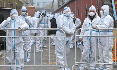 கொரோனா புதிய உச்சம்: சீனாவில் ஒரே நாளில் 31,500 பேருக்கு பாதிப்பு