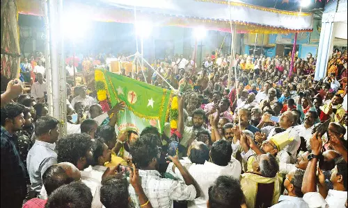 பாளையங்கோட்டை சவேரியார் பேராலய திருவிழா கொடியேற்றத்துடன் தொடங்கியது