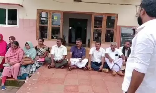 தேவர் சோலையில் பேரூராட்சி கவுன்சிலர்கள் வெளிநடப்பு-சாலை மறியல்