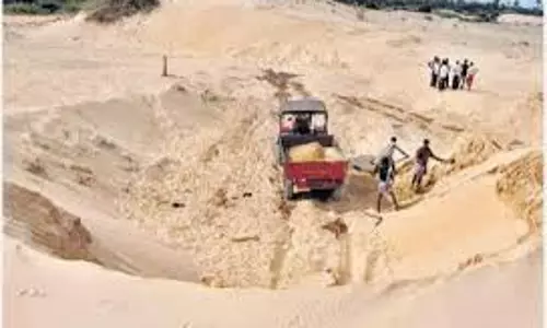 மாட்டு வண்டி தொழிலாளர்களுக்காக  மணல் குவாரி அமைக்க அதிகாரிகள் முடிவு