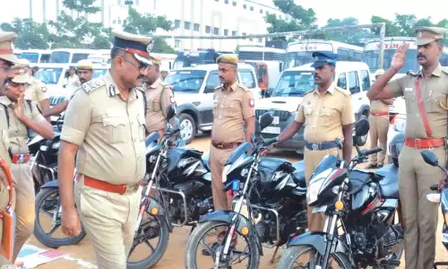 திருப்பூரில் போலீஸ் வாகனங்களை கமிஷனர் ஆய்வு