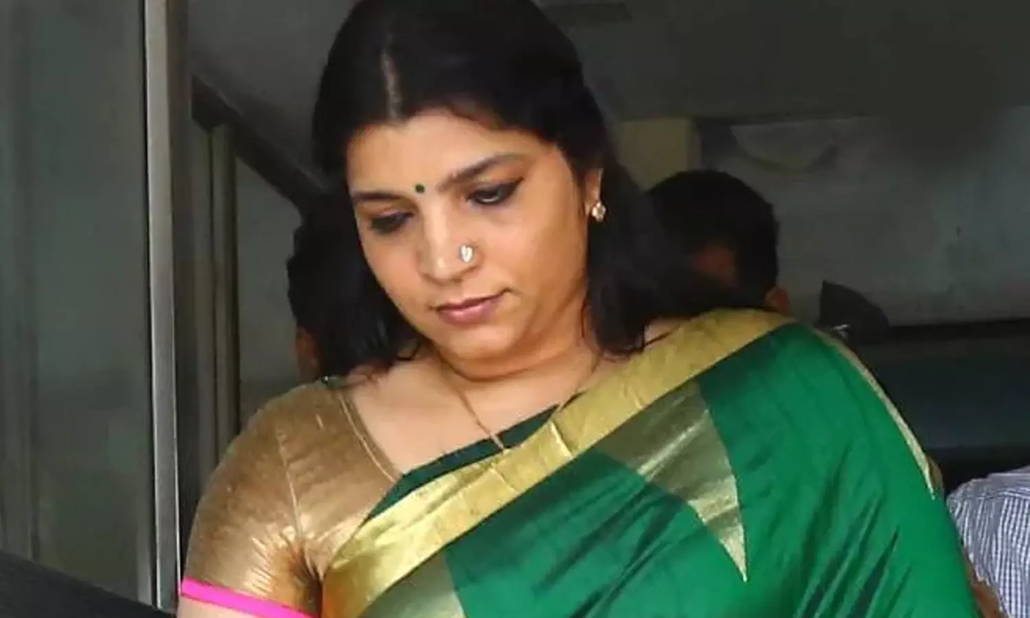 சரிதா நாயருக்கு உணவில் விஷம் கலந்து கொடுத்து கொல்ல முயற்சி- முன்னாள் டிரைவரிடம் போலீசார் விசாரணை