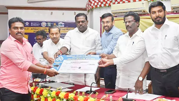 மாணவர்களுக்கு கல்விக்கடன் வழங்கல் மாணவர்களுக்கு கல்விக்கடன் வழங்கல்