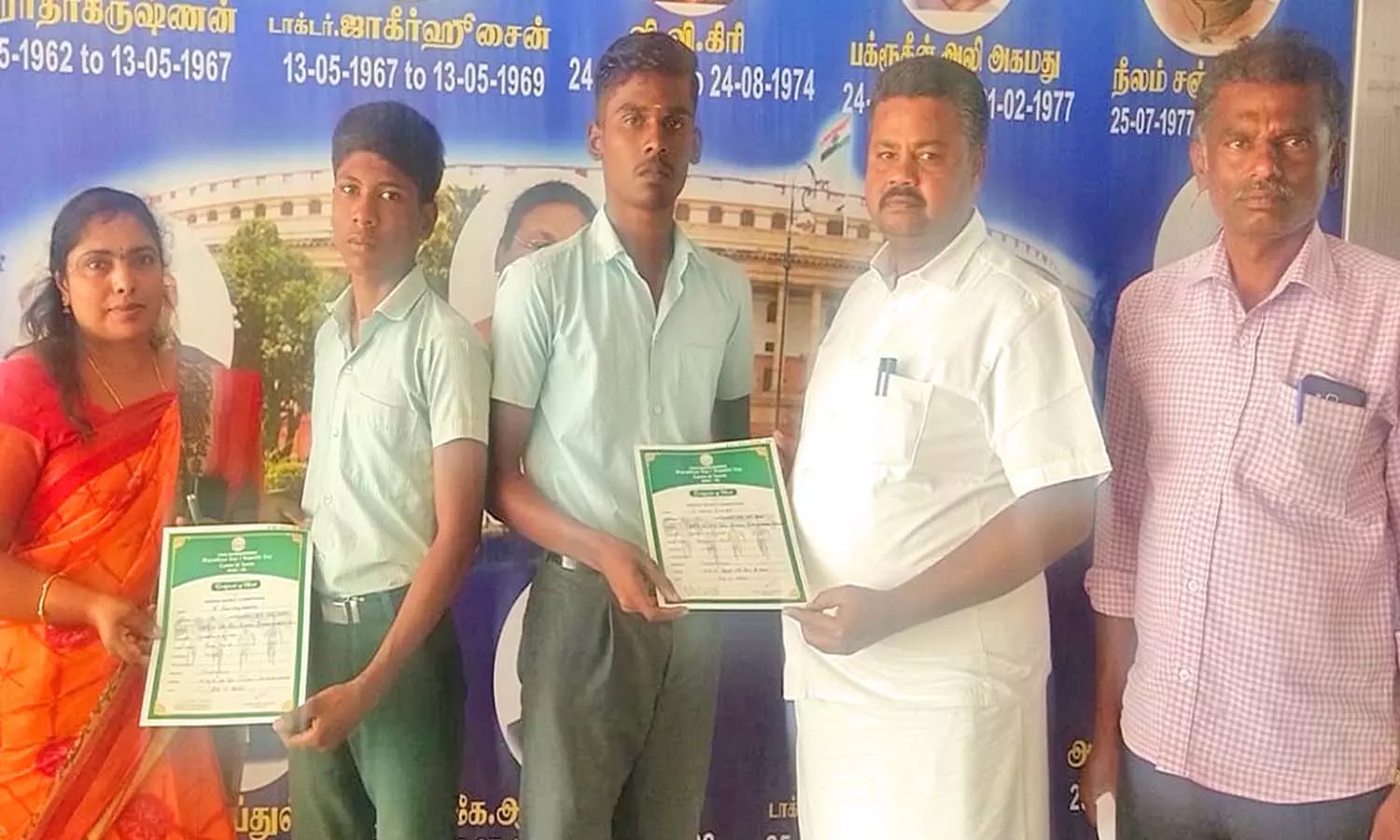 மாவட்ட அளவிலான சைக்கிள் போட்டி-  முத்துக்கருப்பன் பள்ளி மாணவர்களுக்கு பாராட்டு