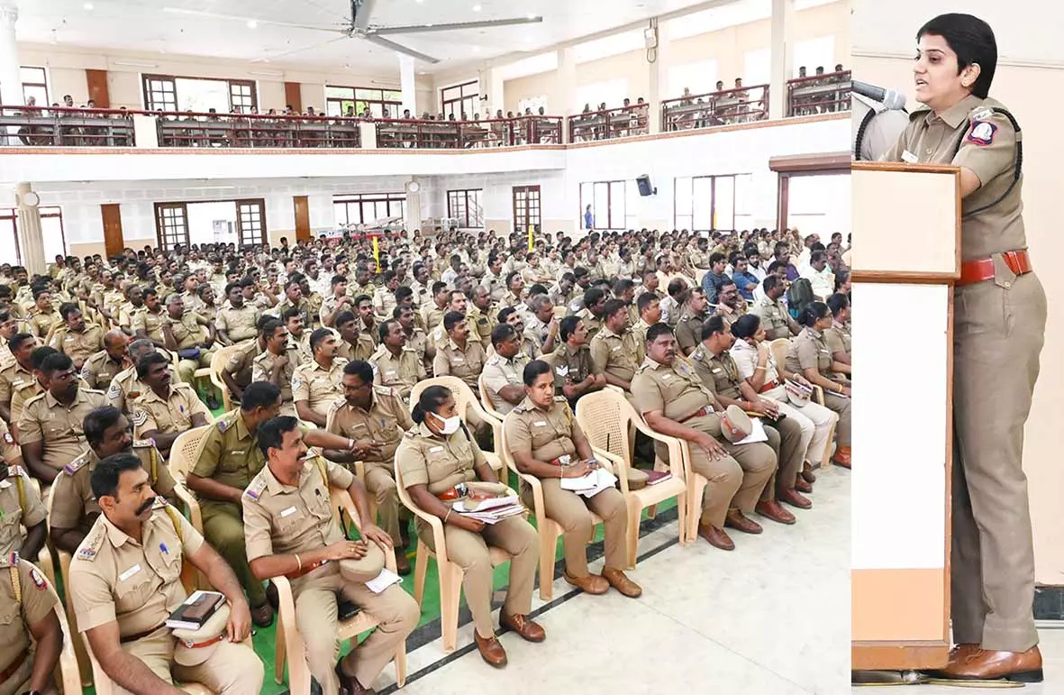 நெல்லை மாவட்டத்தில் நாளை இரண்டாம் நிலை காவலருக்கான தேர்வு -7321 பேர் எழுதுகின்றனர் நெல்லை மாவட்டத்தில் நாளை இரண்டாம் நிலை காவலருக்கான தேர்வு -7321 பேர் எழுதுகின்றனர்