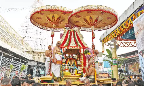 பிரம்மோற்சவ விழா 6-வது நாள்: சர்வபூபால, கருட வாகனங்களில் உற்சவர் பத்மாவதி தாயார் உலா