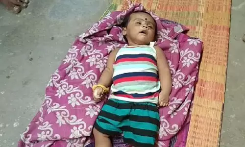 மனைவியின் நடத்தை சந்தேகத்தால் 3 மாத ஆண் குழந்தையை பாறையில் ஓங்கி அடித்து கொன்ற தந்தை