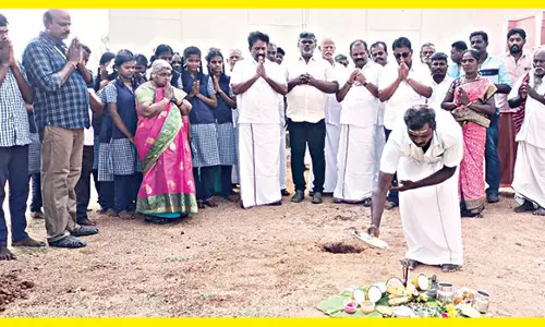 அரசு பள்ளிக்கு ரூ.50 லட்சத்தில் வகுப்பு அறைகள்