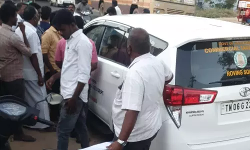 பழைய இரும்பு ஏற்றிச் சென்ற லாரிக்கு ரூ.1.5 லட்சம் அபராதம் விதித்த வணிகவரி அதிகாரிகள்