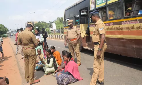 போலீஸ் கமிஷனர் அலுவலகம் முன்பு உறவினர்கள் மறியல்