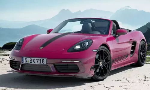 மூன்று புது ஸ்போர்ட்ஸ் கார்களை அறிமுகம் செய்த போர்ஷே