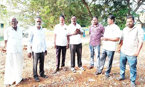 மாணவர்களுக்கு போதிய வசதி இல்லாததால்    பழைய பள்ளி கட்டிடம் இடிக்கப்பட்டது