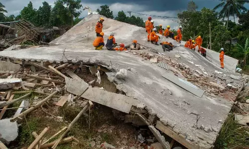 இந்தோனேசிய நிலநடுக்கம் - பலி எண்ணிக்கை 318 ஆக அதிகரிப்பு