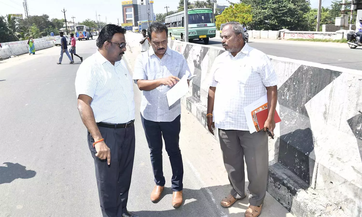 தேனி மாவட்டத்தில் கனிமங்களை ஏற்றிச் செல்லும் வாகனங்களுக்கு ஜி.பி.எஸ் கருவி கலெக்டர் ஆலோசனை தேனி மாவட்டத்தில் கனிமங்களை ஏற்றிச் செல்லும் வாகனங்களுக்கு ஜி.பி.எஸ் கருவி கலெக்டர் ஆலோசனை