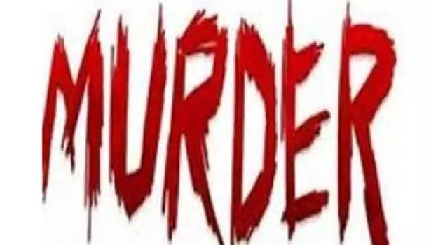 விவசாயியை பெட்ரோல் ஊற்றி உயிரோடு எரித்து கொன்ற மகன் விவசாயியை பெட்ரோல் ஊற்றி உயிரோடு எரித்து கொன்ற மகன்