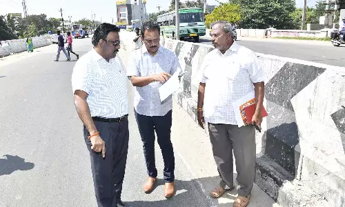 தேனி மாவட்டத்தில் கனிமங்களை ஏற்றிச் செல்லும் வாகனங்களுக்கு ஜி.பி.எஸ் கருவி  கலெக்டர் ஆலோசனை