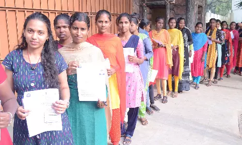 தேனி, திண்டுக்கல் மாவட்டத்தில் இன்று காவலர் தேர்வில் இளைஞர்கள், பெண்கள் ஆர்வமுடன் பங்கேற்பு