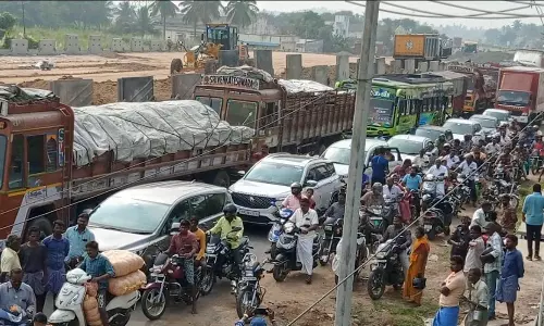 ராசிபுரம் அருகே மதுரை வீரன் கோவிலை இடிக்க பொதுமக்கள் கடும் எதிர்ப்பு