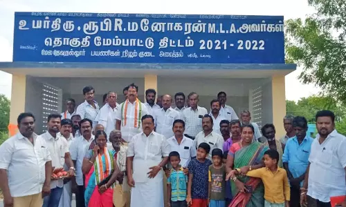 களக்காடு அருகே புதிதாக பயணிகள் நிழற்குடை- ரூபி மனோகரன் எம்.எல்.ஏ. திறந்து வைத்தார்