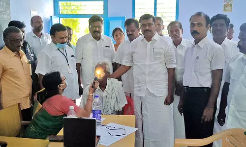 விளாத்திகுளம் அருகே கலைஞரின் வருமுன் காப்போம்  சிறப்பு மருத்துவ முகாம் - மார்க்கண்டேயன் எம்.எல்.ஏ. தொடங்கி வைத்தார்