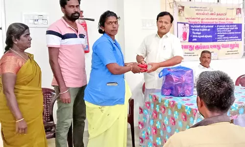 காயல்பட்டினம் நகராட்சியில் தூய்மை பணியாளர்களுக்கு விருது வழங்கும் விழா