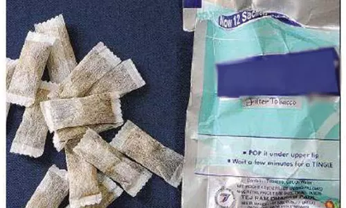 அரூர் பகுதியில் புழங்கும் புது வகை புகையிலை பொருள்:  மாணவர்களின் எதிர்காலத்தை சிதைக்கும் போதை பழக்கம்   -அரசு பள்ளிகள் அருகே விற்பனை தீவிரம்?