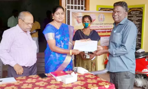 சிறந்த குப்பை மேலாண்மை செய்யும் பள்ளிகளுக்கு பாராட்டு சான்று