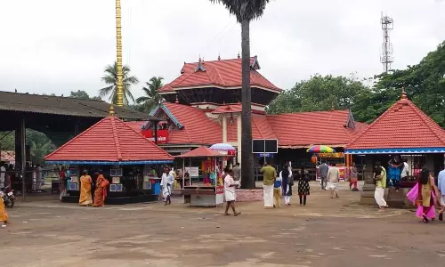 பெண்களின் சபரிமலை என அழைக்கப்படும் சக்குளத்துக்காவு பகவதி அம்மன் கோவில்