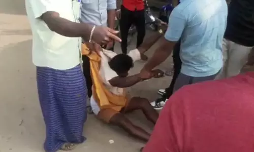 தோஷம் கழிப்பதாக கூறி பெண்ணிடம் பணம், நகை ஏமாற்றிய போலி சாமியாருக்கு தர்ம அடி