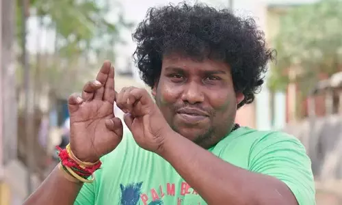 வந்தது ஓவியா இல்லடா, ஆவிடா.. காமெடியில் கலக்கும் யோகி பாபு பட டிரைலர்..