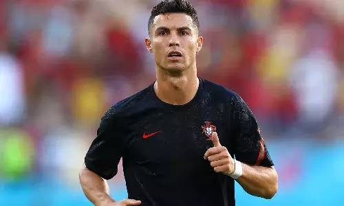 தங்களது அணியில் விளையாட ரொனால்டோவுக்கு ரூ.1,838 கோடி கொடுக்க சவுதி கிளப் விருப்பம்