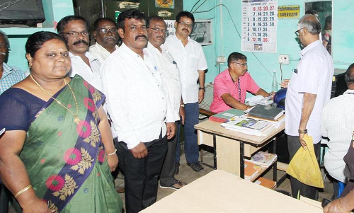 ஆதார் எண்ணை இணைக்கும் பணி தொடக்கம்
