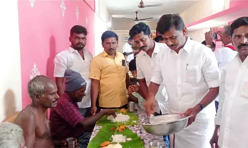 தொப்பூர் பாலத்து முனியப்பன் கோவிலில்  உதயநிதி ஸ்டாலின் பிறந்தநாளை முன்னிட்டு அன்னதானம்