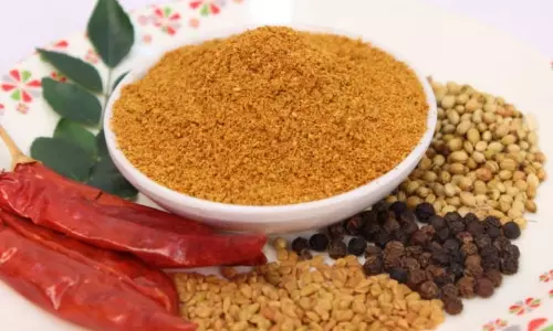 ஆளை அசத்தும் ஐய்யங்கார் வீட்டு சாம்பார் பொடி செய்யலாமா?