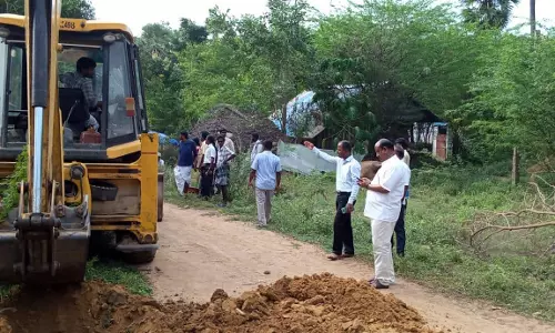 சாலை ஆக்கிரமிப்புகள் அகற்றம்