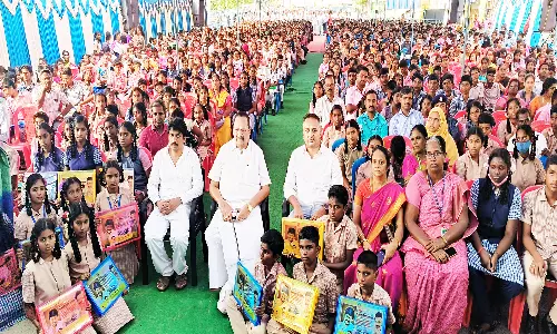 45 ஆயிரம் பழச்செடி, விதைகள், 1,000 பள்ளி மாணவர்களுக்கு கல்வி உபகரணங்கள்