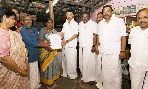 இந்திய ஆக்கி வீரர் குடும்பத்திற்கு வீடு ஒதுக்கீடு- நேரில் ஆணை வழங்கினார் முதலமைச்சர் மு.க.ஸ்டாலின்