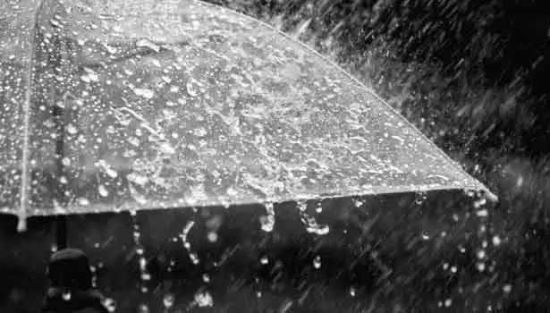 தேனி மாவட்டத்தில் விடிய விடிய கொட்டி தீர்த்த கனமழை தேனி மாவட்டத்தில் விடிய விடிய கொட்டி தீர்த்த கனமழை