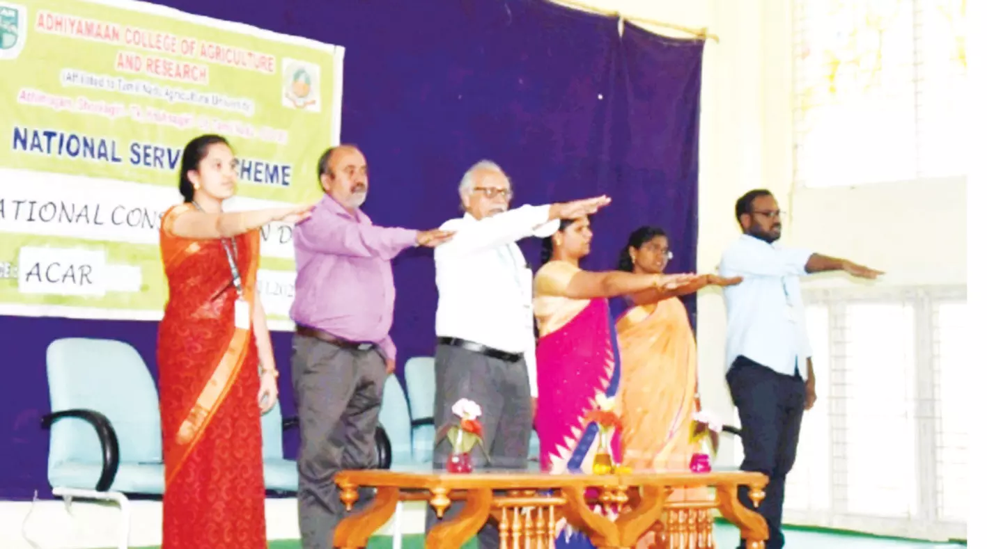 ஓசூர் அதியமான் வேளாண்மைக் கல்லூரி ஆராய்ச்சி நிறுவனத்தில் அரசியல் சாசனம் மற்றும் சமூக நல்லிணக்க நாள் விழா ஓசூர் அதியமான் வேளாண்மைக் கல்லூரி ஆராய்ச்சி நிறுவனத்தில் அரசியல் சாசனம் மற்றும் சமூக நல்லிணக்க நாள் விழா