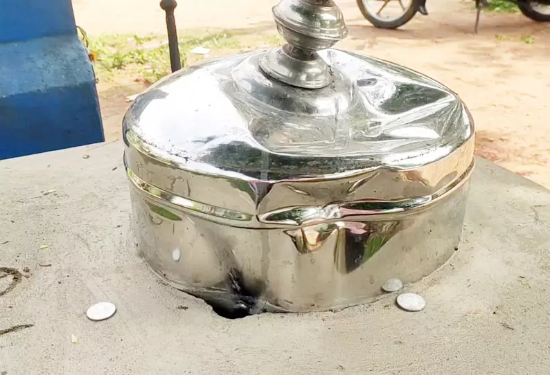 கோவில் உண்டியல் உடைத்து பணம் திருடிய வாலிபர் கைது கோவில் உண்டியல் உடைத்து பணம் திருடிய வாலிபர் கைது