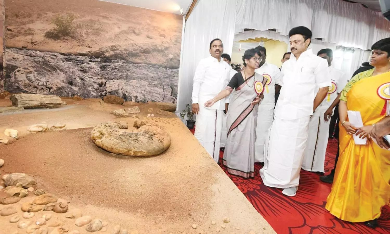 சட்டம்-ஒழுங்கை கெடுக்க சதி செய்கிறார்கள்: முதலமைச்சர் மு.க.ஸ்டாலின் பேச்சு சட்டம்-ஒழுங்கை கெடுக்க சதி செய்கிறார்கள்: முதலமைச்சர் மு.க.ஸ்டாலின் பேச்சு