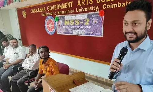 செல்போன் பயன்படுத்துவதை தவிர்த்துவிட்டு மாணவர்கள் படிப்பில் கவனம் செலுத்தினால் வெற்றியடையலாம் -   சப்-கலெக்டர் பேச்சு