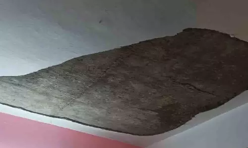 உடுமலை பள்ளியில் மேற்கூரை இடிந்த சம்பவம் - உரிய விசாரணை நடத்த பொதுமக்கள்  வலியுறுத்தல்