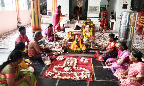 கோவில்பட்டி புற்றுக்கோவிலில் கார்த்திகை சோமவார சிறப்பு பூஜை