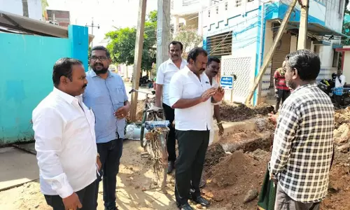 தூத்துக்குடி மாநகரத்தில் வடிகால்களில் உள்ள தடைகளை அகற்ற மேயர் உத்தரவு