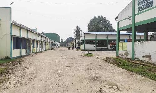 வியாபாரிகள் நெல் கொள்முதலை நிறுத்தி திடீர் போராட்டம்