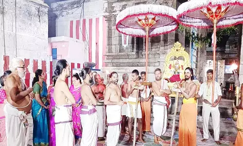 லட்சுமி நரசிம்மர் கோவிலில் திருமங்கை மன்னன் உற்சவம்