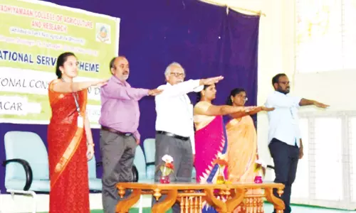 ஓசூர் அதியமான் வேளாண்மைக் கல்லூரி ஆராய்ச்சி நிறுவனத்தில்   அரசியல் சாசனம் மற்றும்  சமூக நல்லிணக்க நாள் விழா