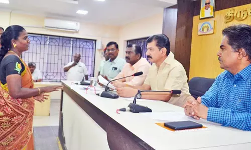 நேருஜி கலையரங்கம்-தெற்கு புறவழிச்சாலை இணைப்பை உடனடியாக தொடங்க வேண்டும்-மேயரிடம் பொதுமக்கள் மனு